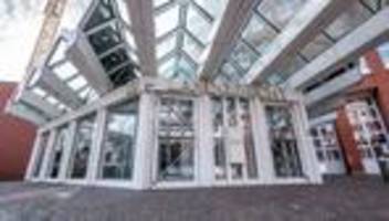 Landgericht Münster: Frau überlebt Messerangriff – Angeklagter räumt Tat ein