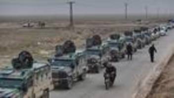 Kämpfe in Syrien: Syriens Regierungstruppen rücken in kurdische Stadt Hassaka ein