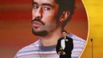 Debí tirar más fotos : Bad Bunny gewinnt Grammy für Album des Jahres