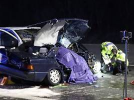 a61 vorübergehend gesperrt: drei tote nach schwerem unfall bei köln