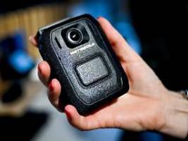 konsequenzen nach todesfällen: bundesbeamte in minneapolis tragen künftig bodycams