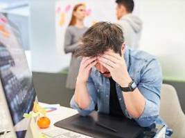 forscher zu arbeitszeiten: in vielen jobs arbeiten die leute höchstens fünf stunden produktiv