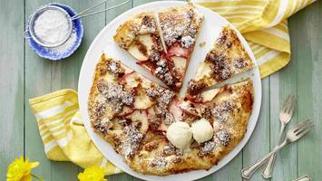 Zwanglose Apfelgalette mit Nuss-Zimt-Streuseln