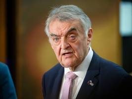 nordrhein-westfalen: alarmstufe kot: mitarbeiter zeigen nrw-minister reul an