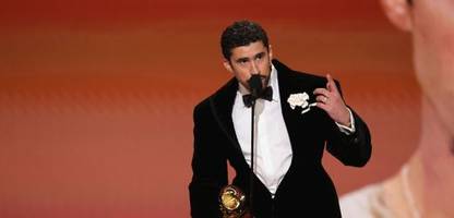 Bad Bunny nutzt Grammy-Dankesrede für Abrechnung mit ICE