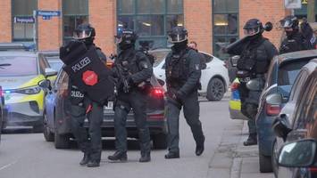 angriff in hamburger tattoostudio – spezialkräfte in der hafencity im einsatz