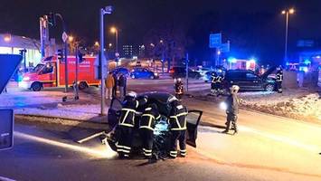 rote ampel übersehen? mercedes und ford kollidieren frontal an a7-auffahrt