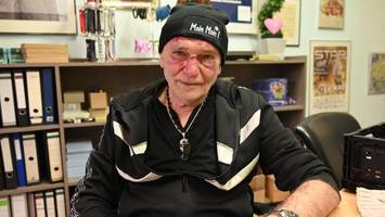 schlagersänger peter sebastian in seinem büro in hamburg überfallen