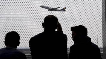 schock an schule: mutter mit vier kindern über nacht abgeschoben