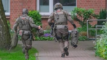 sturmgewehr, granaten: lka hamburg gelingt schlag gegen waffenhändler