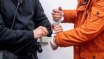 Landgericht Oldenburg: Einbruch mit Auto ins Juweliergeschäft - Mann muss in Haft