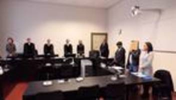 motiv eifersucht: elf jahre haft für tödliche messerstiche in einkaufszentrum