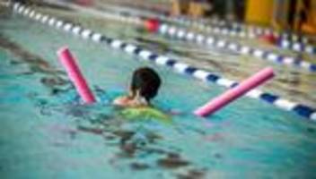 Schwimmausbildung: Inklusion im Schwimmbad: Verbände bieten Seesternchen