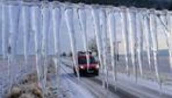 glatteis: deutscher wetterdienst warnt vor glatteisgefahr im westen