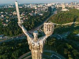 Ukraine entfernte Sowjet-Symbole: Russland attackiert riesiges Mahnmal in Kiew