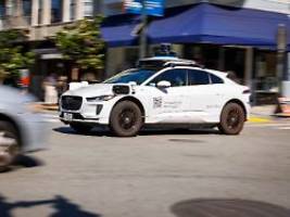 2500 robotertaxis: waymo sammelt im wettrennen mit tesla milliarden ein