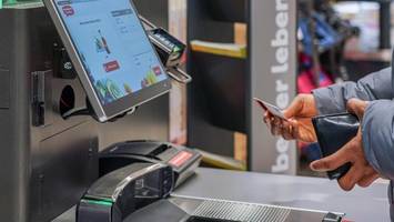 diebstahlgefahr? in diesem berliner supermarkt dürfen teenies nicht mehr an sb-kassen