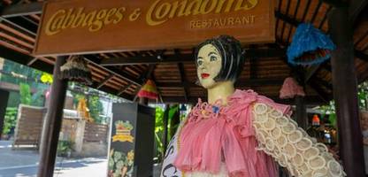 Bangkok: Warum hängen in diesem Lokal überall Kondome?