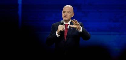 fifa-präsident gianni infantino wird für russland-Äußerungen heftig kritisiert