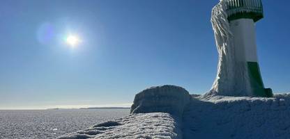 sassnitz auf rügen: winterwetter lässt ostsee einfrieren