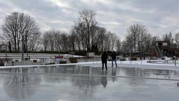 Dank eisiger Temperaturen: Freibad bei Hamburg wird zur Eislaufbahn