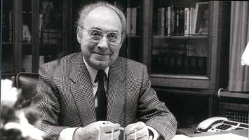 was ist angemessen? streit um tafeln über körbers ns-vergangenheit