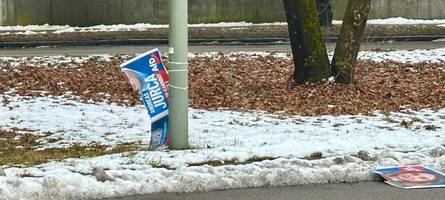afd-plakate in der hans-böckler-straße in augsburg zerstört