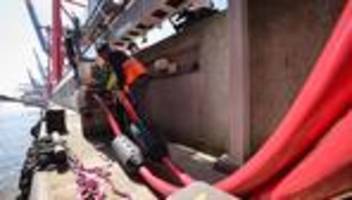 klimaschutz: nabu: flüssiggas-antrieb unterläuft klimaziele in häfen