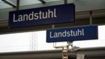 Tödlicher Angriff: Kein Fahrschein, aber Faustschläge - Zugbegleiter stirbt