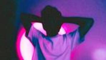 unsere abende von alan hollinghurst: enthält erschreckende seiten