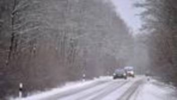 Verkehr: Schnee und Glätte sorgen für Unfälle auf Thüringens Straßen