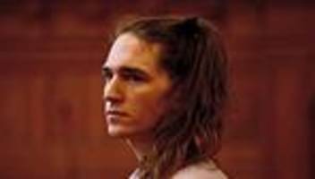 Maja T.: Als das Urteil fällt, schließt Maja T. die Augen