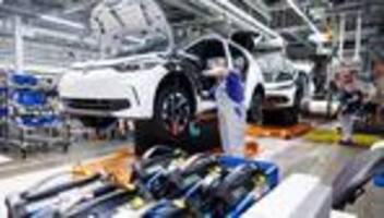 elektromobilität: volkswagen und stellantis fordern bonus für in europa gebaute e-autos