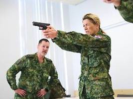 Beitrag zur Sicherheit leisten: Königin Máxima startet Oberstleutnant-Ausbildung