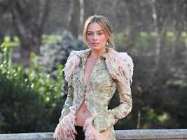 Foto-Termin mit Jacob Elordi: Margot Robbie kommt ohne BH und stiehlt allen die Show