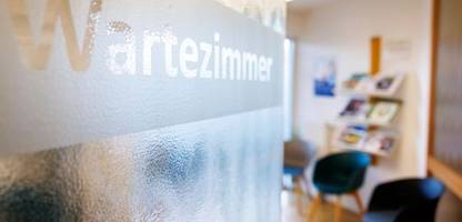arzttermine: kassenpatienten warten laut umfrage 42 tage auf facharzttermin