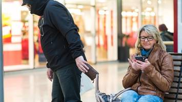 Windel-Trick und Schneespuren-Tipp: Hamburger Polizei verrät echte Lifehacks