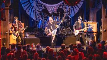 wishbone ash in der hamburger fabrik: jungsmusik mit langen gitarrensoli
