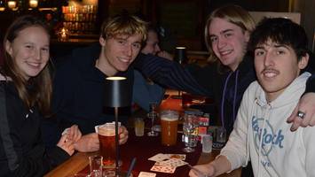 „Kneipen-Montag“ Hopfenliebe: Schnack- und Spieleabend ist ein voller Erfolg