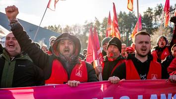 Jungheinrich: Arbeiter geben Kampf um ihre Jobs auf – nach 75 Tagen im Streik