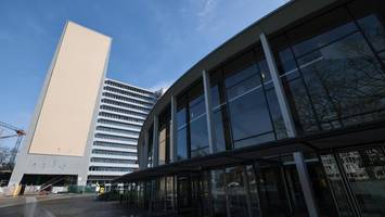 Philosophenturm wegen Wasserschadens geräumt – werden Prüfungen verlegt?