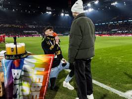 im stadion des 1. fc köln: ein öffentlicher heiratsantrag und seine unromantischen folgen