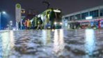 Busausfälle: Vereiste Straßen: Busverkehr in Südbrandenburg gestört