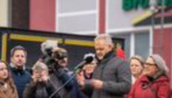 Klage gegen Arbeitgeber: Chefarzt wirft Kirche moralische Arroganz vor