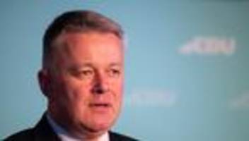 Klimawandel: Schnieder: Nicht an Klimaziel festklammern