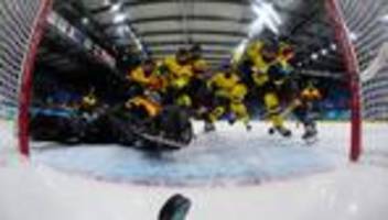 Olympische Winterspiele: Dämpfer zum Start: Eishockey-Frauen verlieren gegen Schweden