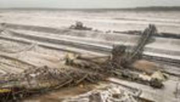 tagebau-förderbrücke gesprengt: letzter gruß an f60 - sprengung rührt bergleute zu tränen