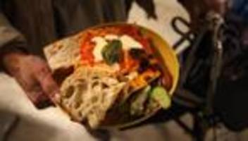 altersarmut : 2025 war jede fünfte person im rentenalter armutsgefährdet