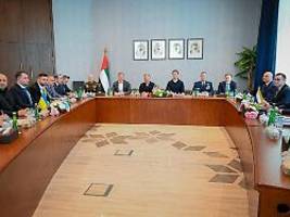 Gespräche in Abu Dhabi zu Ende: Selenskyj fordert schnellere Ergebnisse von Verhandlungen