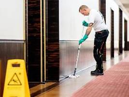 Akademiker schauen in die Röhre: Beschäftigte ohne Berufsabschluss holen bei Stundenlöhnen auf